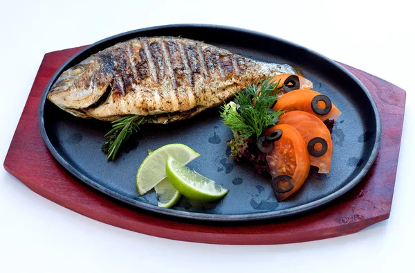 Pescado del río frito una parrilla Fotos De Stock