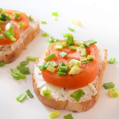 domates ve peynirli tart