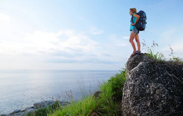 Turista con mochila — Foto de Stock