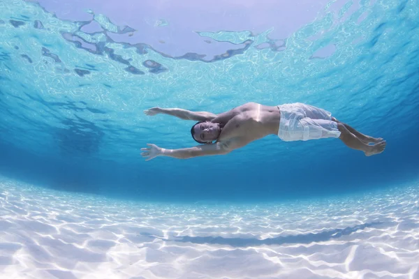 Mladý muž, potápění — Stock fotografie