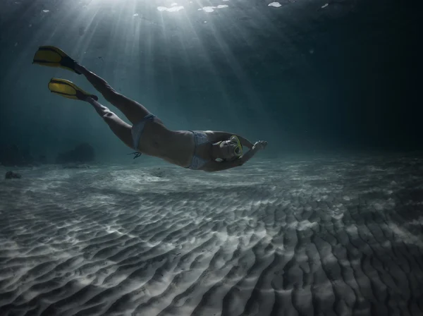 Underwater full length portrait of a woman — Stock Photo, Image