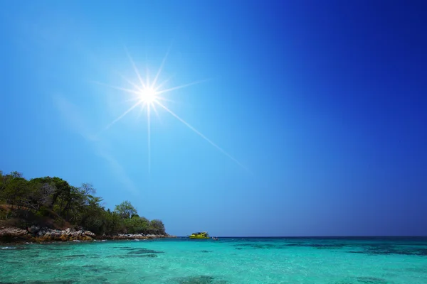 Tropical turquoise sea — Stock Photo, Image