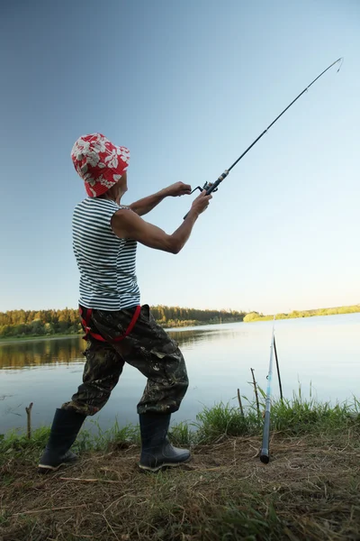 Man fishing in a pond — Stock Photo, Image