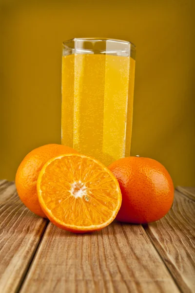 Orangen und Saft — Stockfoto