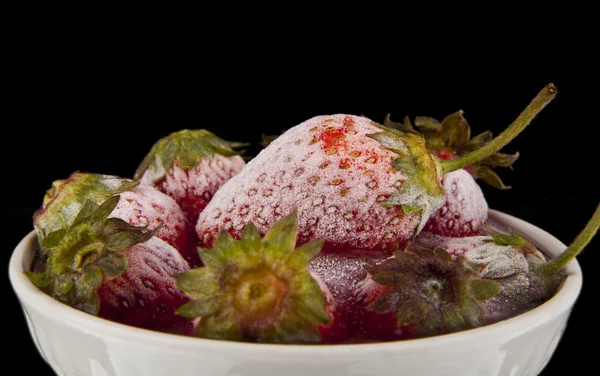 Cold strawberry — Stock Photo, Image