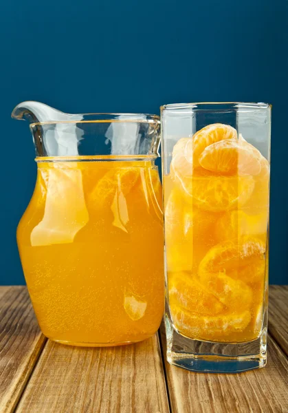 Orangen und Saft — Stockfoto