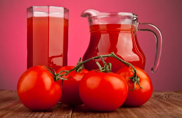 Tomates y jugos — Foto de Stock