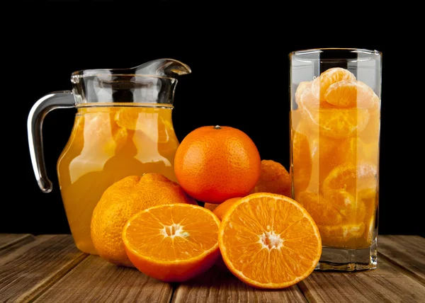 Orangen und Saft — Stockfoto