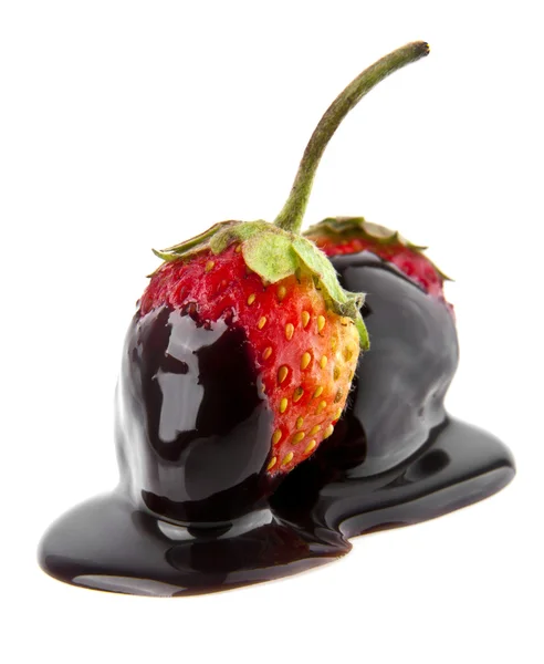 Erdbeere in einer Schokolade — Stockfoto