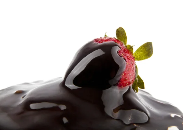 Morango em um chocolate — Fotografia de Stock