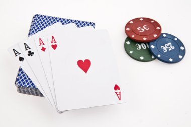 oyun kartları ve poker çipleri