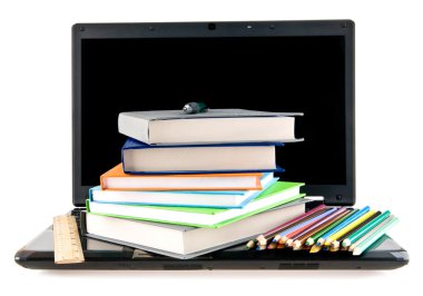 bilgisayar, kitap ve kalemler