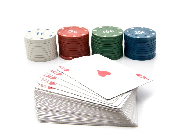Jetons et cartes pour le poker — Photo