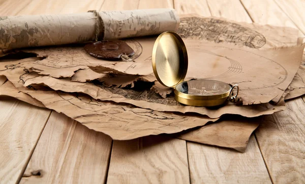 Old papers and compass — Stock Photo, Image