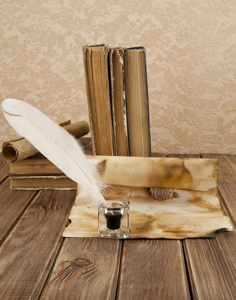 Old books and pen — Stock Photo, Image