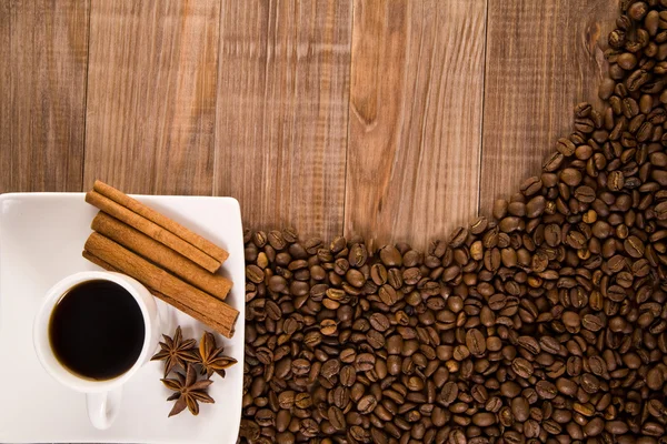 Cup of coffee and grains — Stock Photo, Image