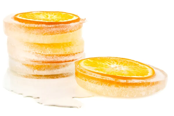 Апельсины во льду — стоковое фото
