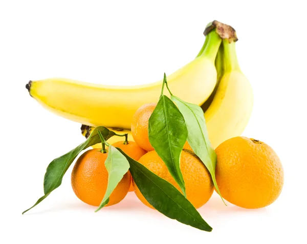Бананы и мандарины — стоковое фото