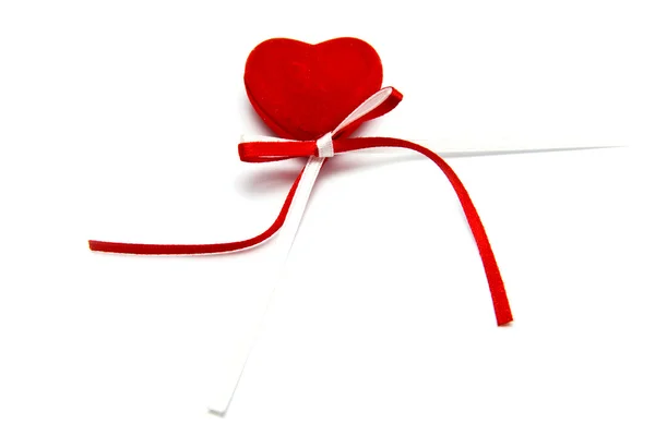 Czerwone serce z bow — Zdjęcie stockowe