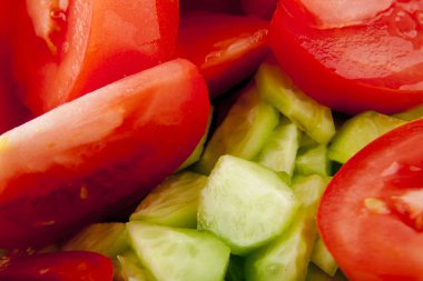 Salata, domates ve salatalık.