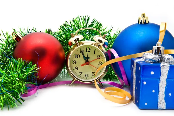 Bir saati ile Noel oyuncaklarBoże Narodzenie zabawki z zegarem — Zdjęcie stockowe