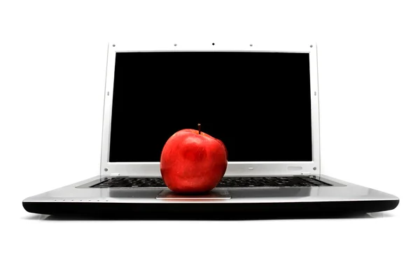 Ноутбук с красным яблоком — стоковое фото