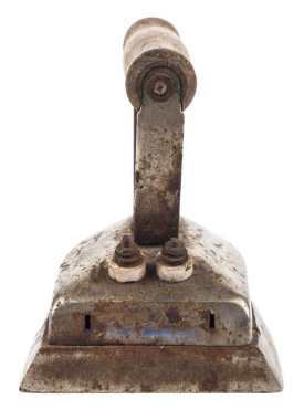 Beyaz arka planda izole edilmiş eski paslı metal demir. Tasarım ayrıntıları. Tasarım elemanları. Makro. Tam odaklanma. Kartvizitler, kartpostallar ve posterler için arka plan