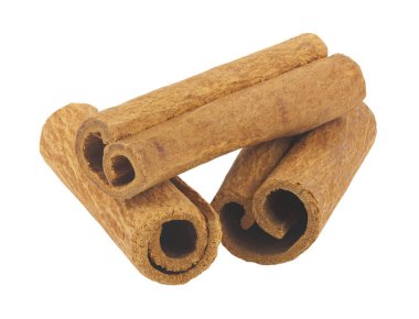 Tarçın çubukları beyaz arka planda izole edilmiş. Tasarım ayrıntıları. Tasarım elemanları. Makro. Tam odaklanma. Kartvizitler, kartpostallar ve posterler için arka plan. Gıda nesnesi tasarımı. 