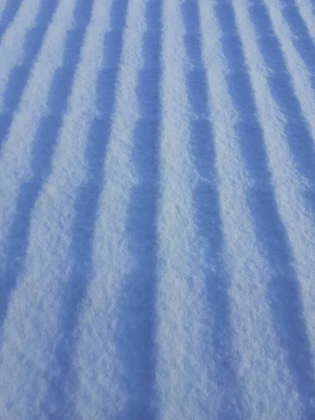 波浪形表面上的蓝雪 设计的细节 设计元素 全神贯注名片 明信片和海报的背景 — 图库照片