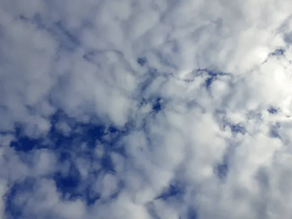 Голубое Небо Белыми Облаками Вид Снизу Мбаппе Дизайн Элементы Дизайна — стоковое фото