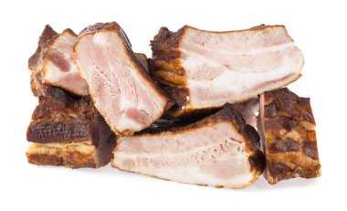 Beyaz arka planda izole edilmiş füme pirzola. Tasarım ayrıntıları. tasarım elemanları. Makro. Tam odaklanma. Kartvizitler, kartpostallar ve posterler için arka plan.