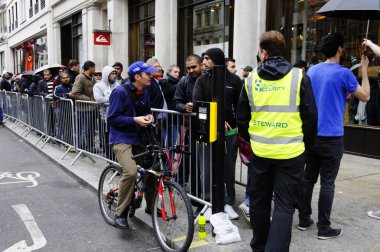 iPhone 5 launch regent Londra, İngiltere'de cadde üzerinde apple Store'da
