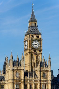 Londra 'daki saat kulesi.