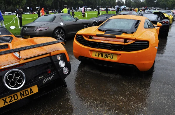 McLaren MP4-12C and Pagani Zonda F — Stock Photo, Image