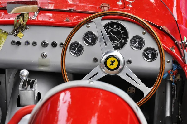 Vintage Ferrari dashboard — Stockfoto