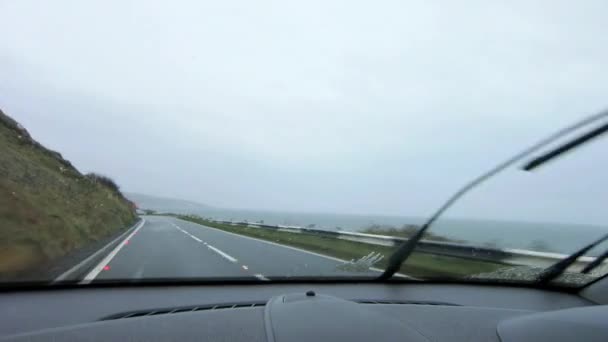 Fahren im Regen — Stockvideo