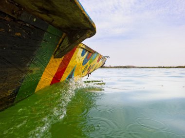 Nijer Nehri üzerindeki geleneksel balıkçı teknesi