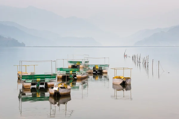 Jezioro Phewa, pokhara, nepal — Zdjęcie stockowe