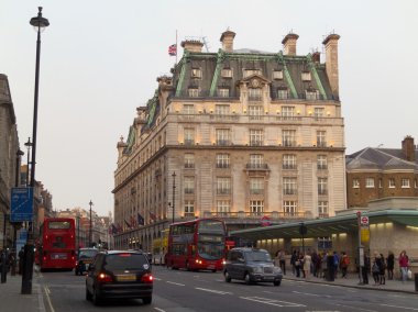 margaret thatcher öldüğü yerde ritz otel