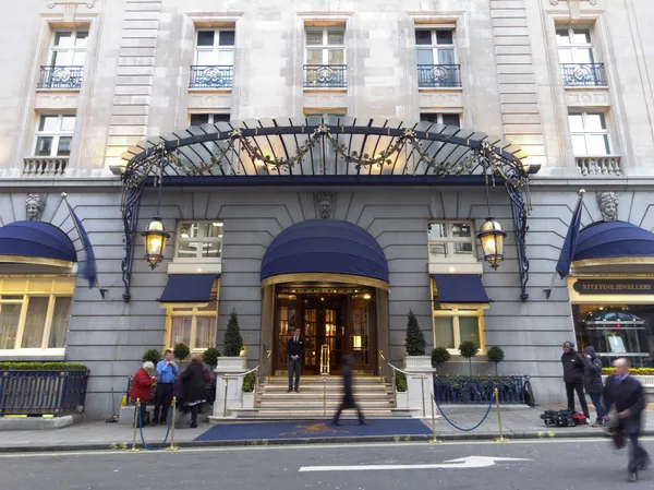 O hotel Ritz onde Margaret Thatcher morreu — Fotografia de Stock