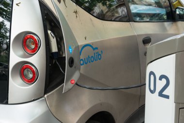 Autolib' elektrikli araba Paylaşımı hizmeti de Paris