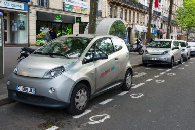 Autolib' elektrikli araba Paylaşımı hizmeti de Paris