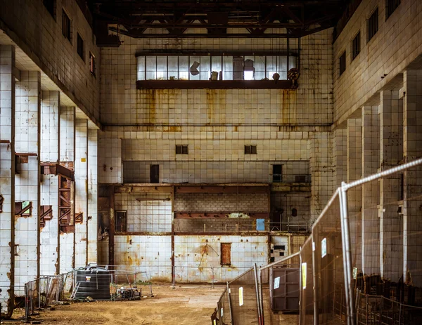 Abandoned and derelict industrial interior — Stock Photo, Image