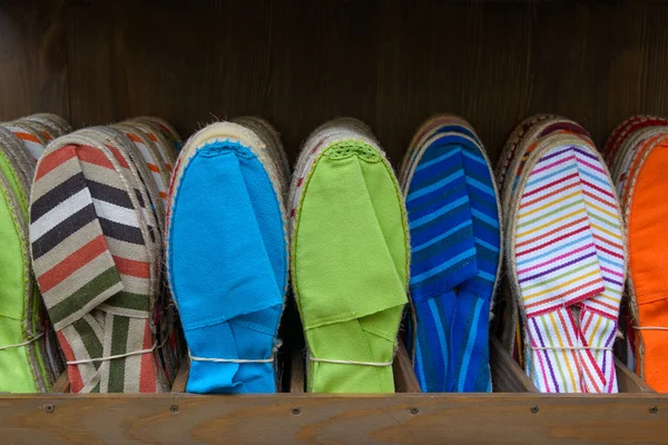 Färgglada espadrilles — Stockfoto