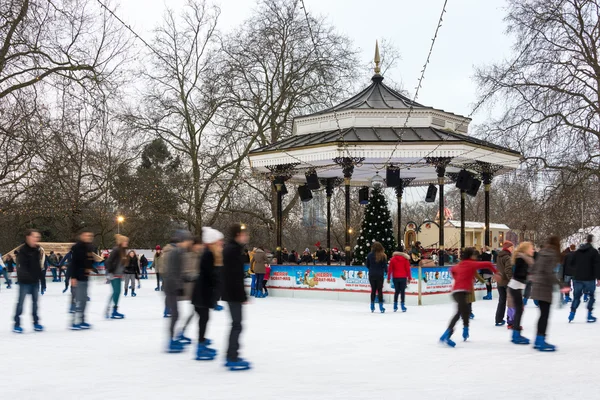 Pista de gelo no País das Maravilhas de Inverno em Londres — Fotografia de Stock