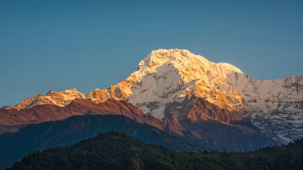 The Annapurna South in Nepal at sunrise — Stock Photo, Image