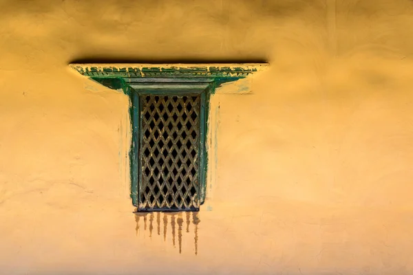 Ankhi jhyal: wooden Newari window, Nepal — Stock Photo, Image