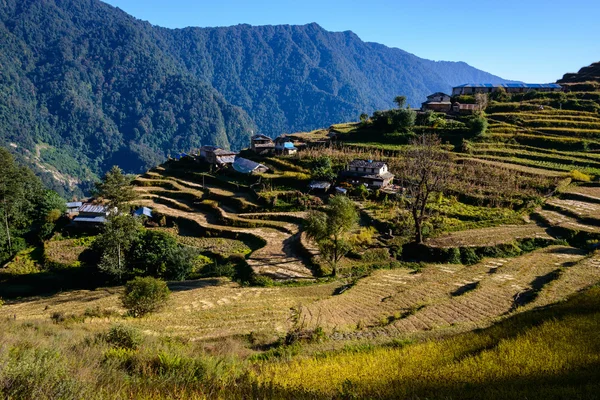 Pueblo nepalés en la región de Annapurna — Foto de Stock