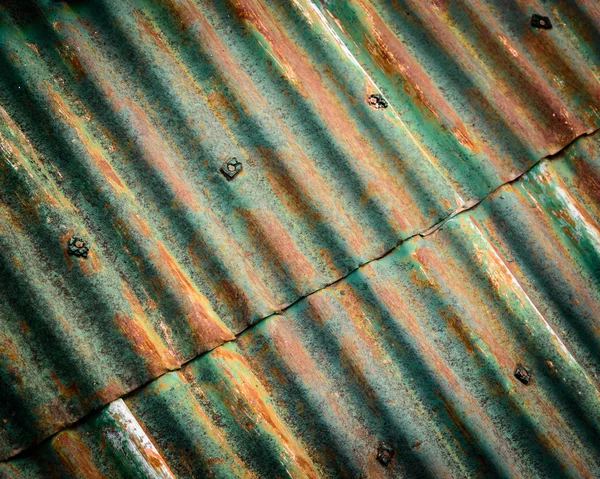 Telhado ondulado enferrujado — Fotografia de Stock