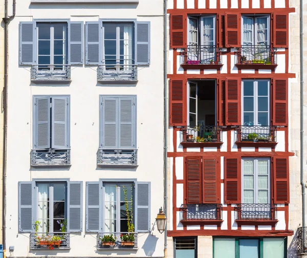 Fachada de construção em Bayonne — Fotografia de Stock